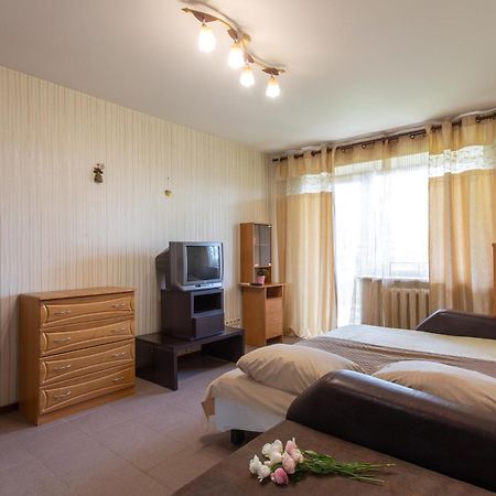 Apartment On 23 Serpnya Kharkiv Exterior photo