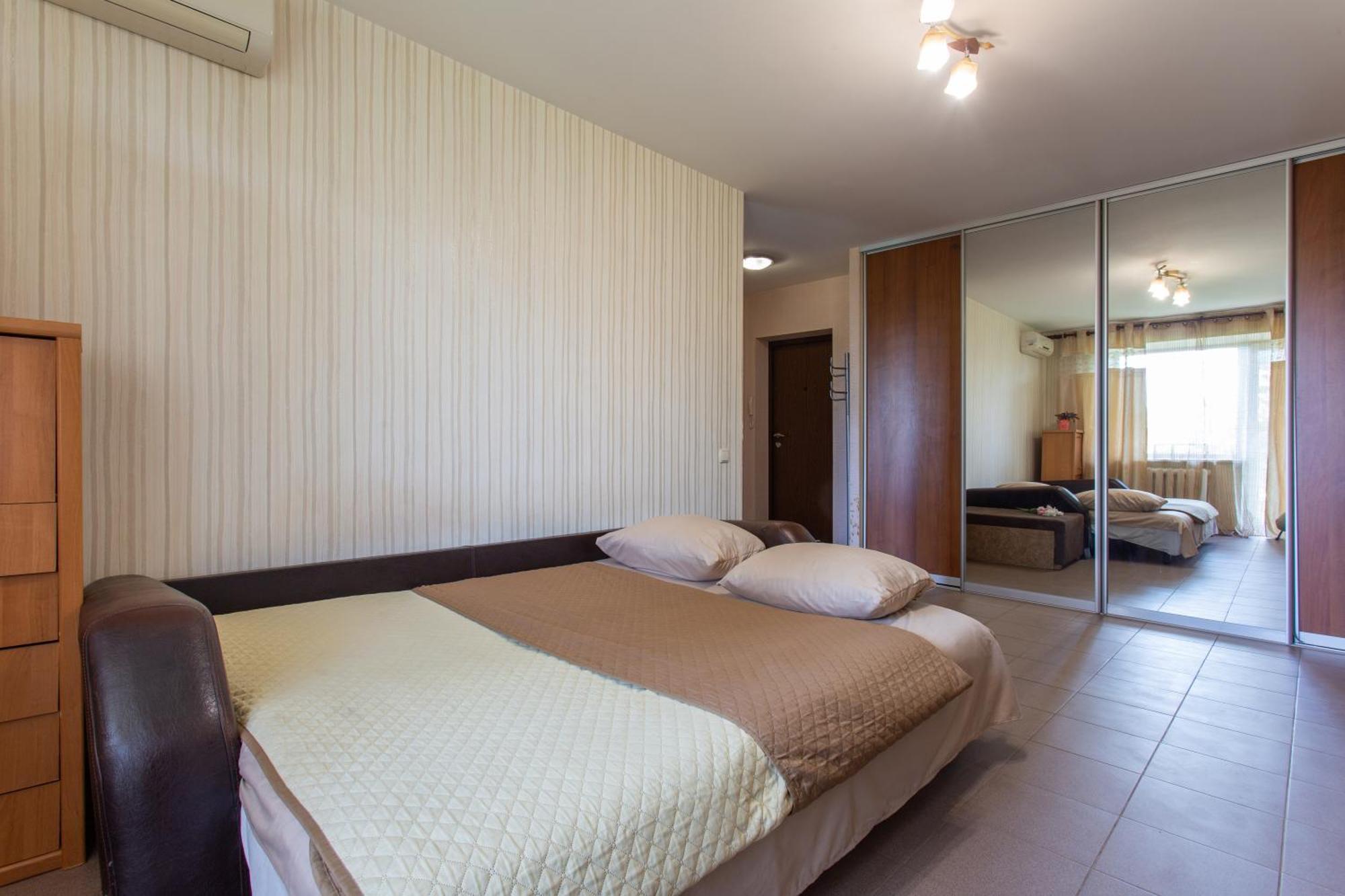 Apartment On 23 Serpnya Kharkiv Exterior photo